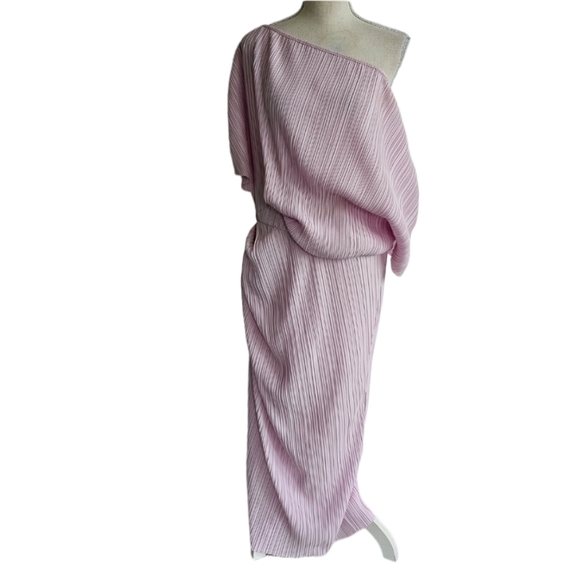 ASOS Fallen Shoulder Plisse Midi Dress in Lilac - Picture 1 of 9